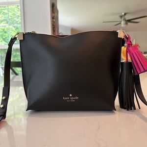 Kate Spade  Foster Court pebble crossbody bag.